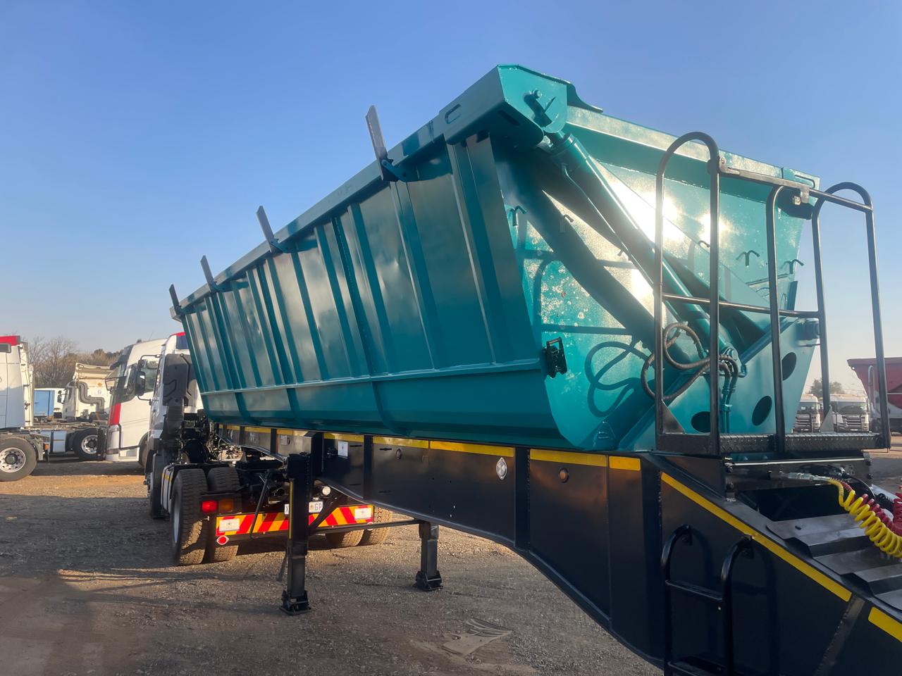 2019 CIMC 40 cube side Tipper Trailer