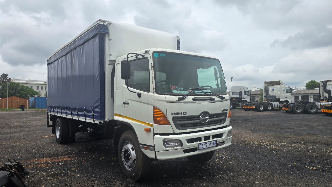 Hino 500 1626 Curtain side