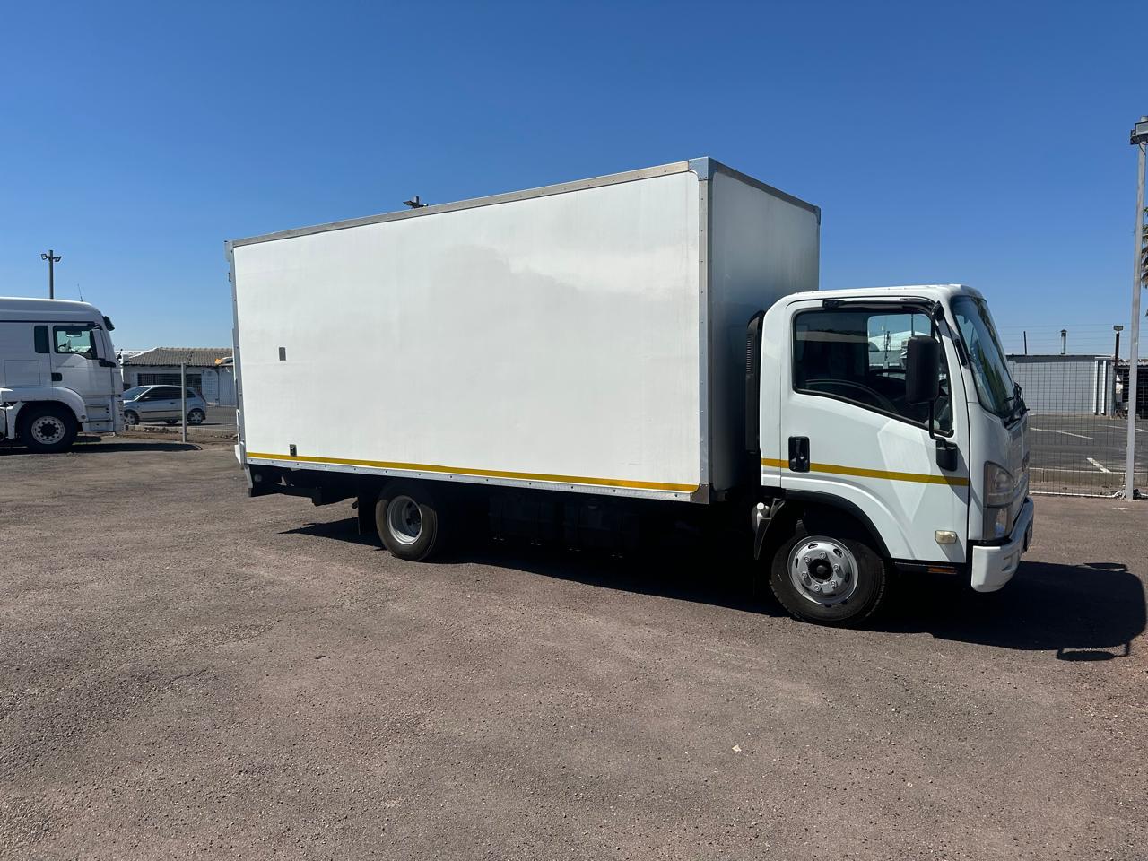 2012 Isuzu 4 ton box body