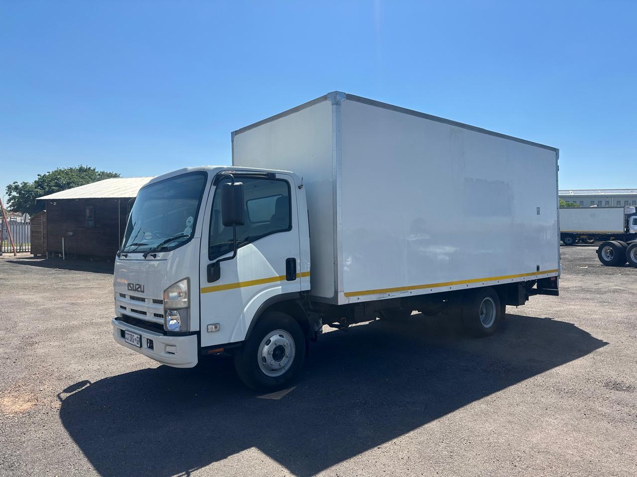 2012 Isuzu 4 ton box body