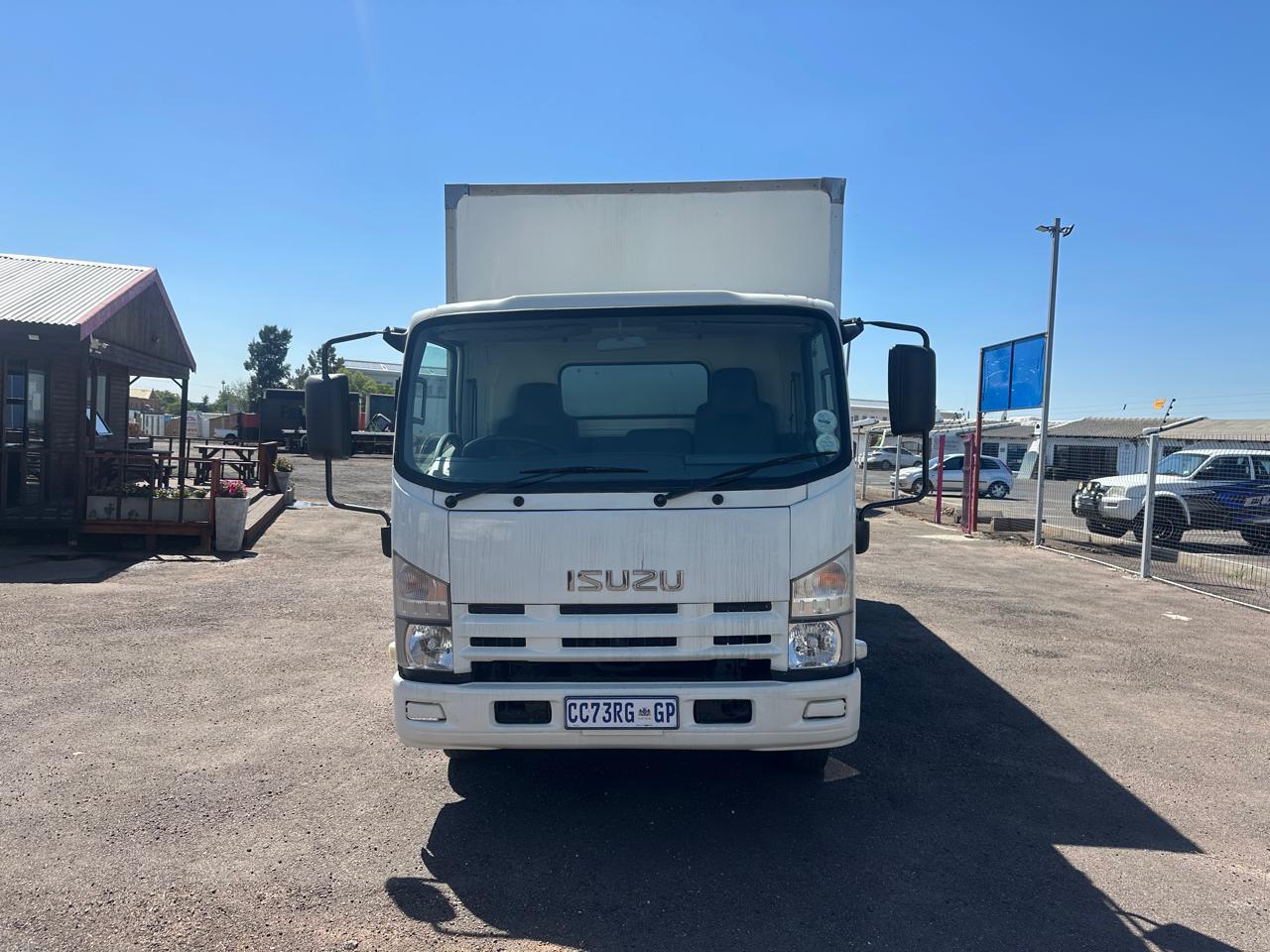 2012 Isuzu 4 ton box body