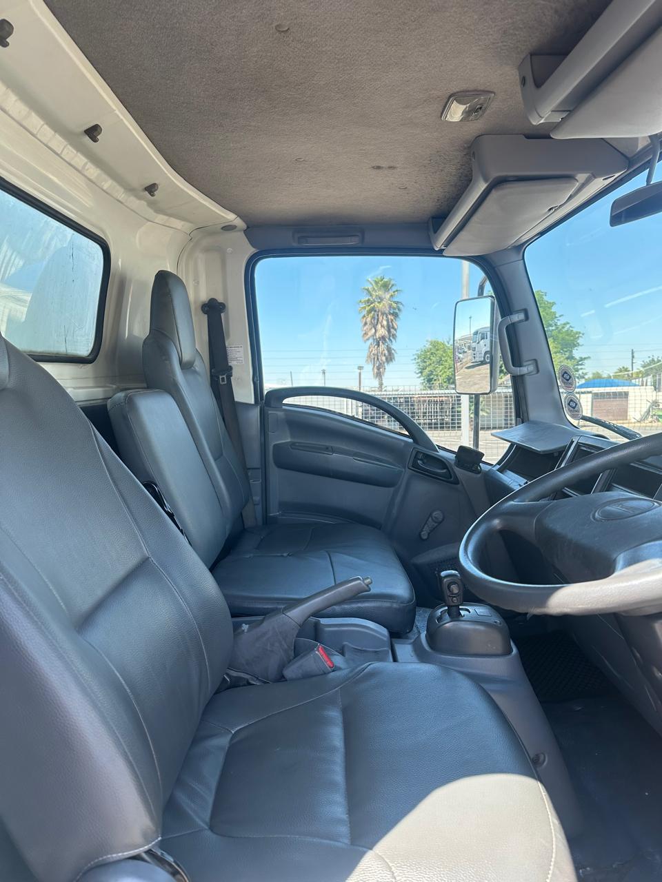 2012 Isuzu 4 ton box body