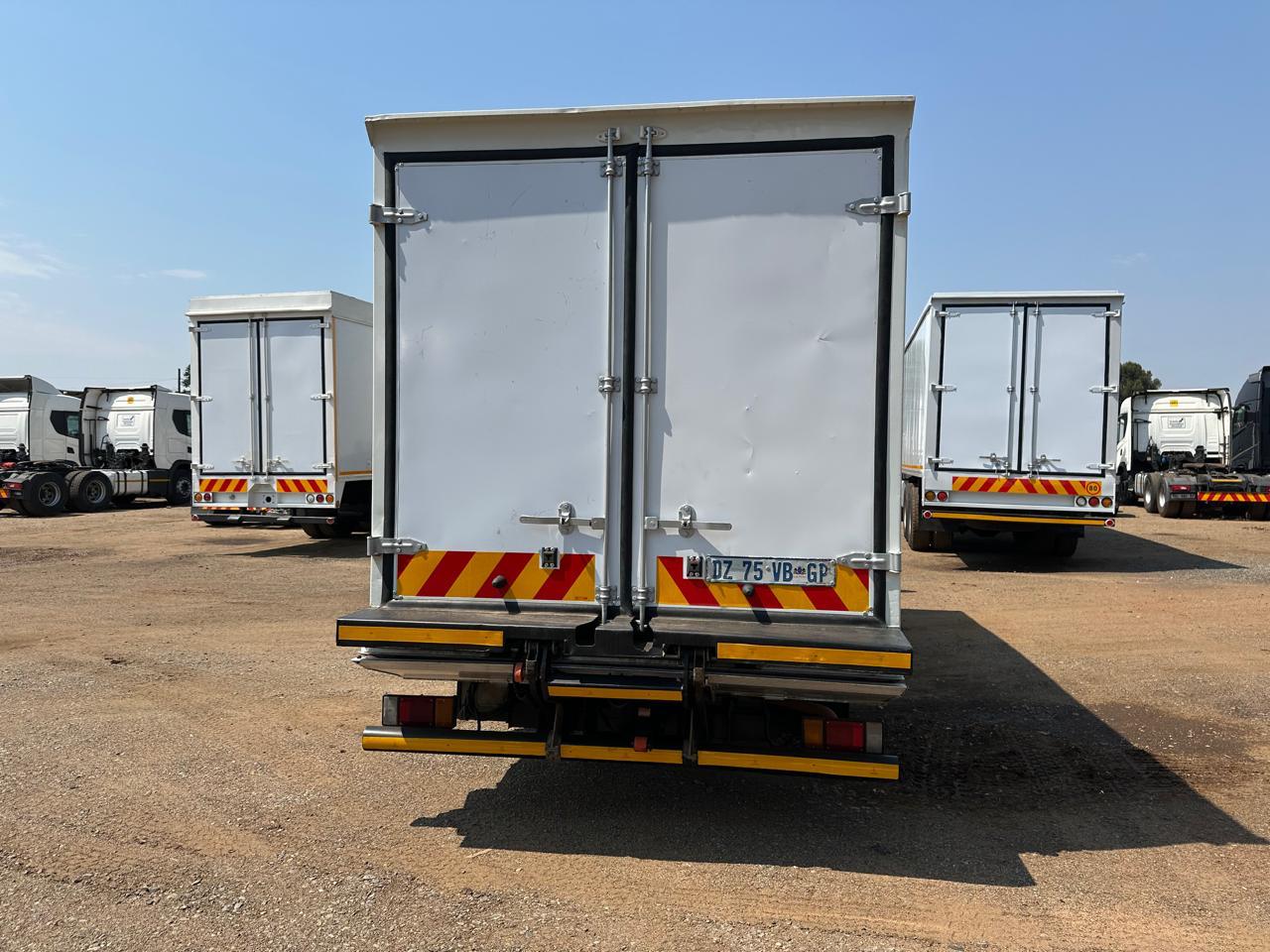 2015 Isuzu 4 ton box body