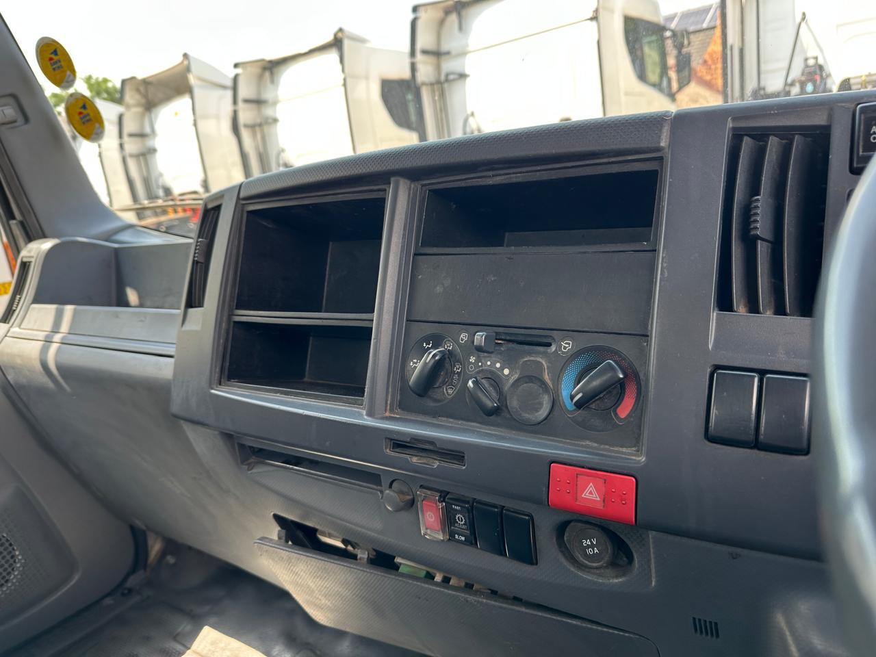 2015 Isuzu 4 ton box body