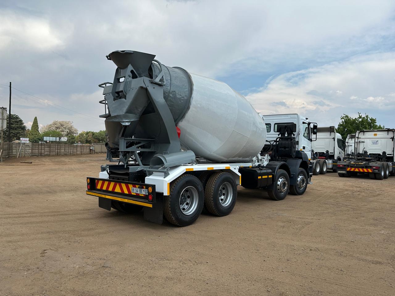 Mercedes Benz Axor 3535 8x4 8 cube cement mixer