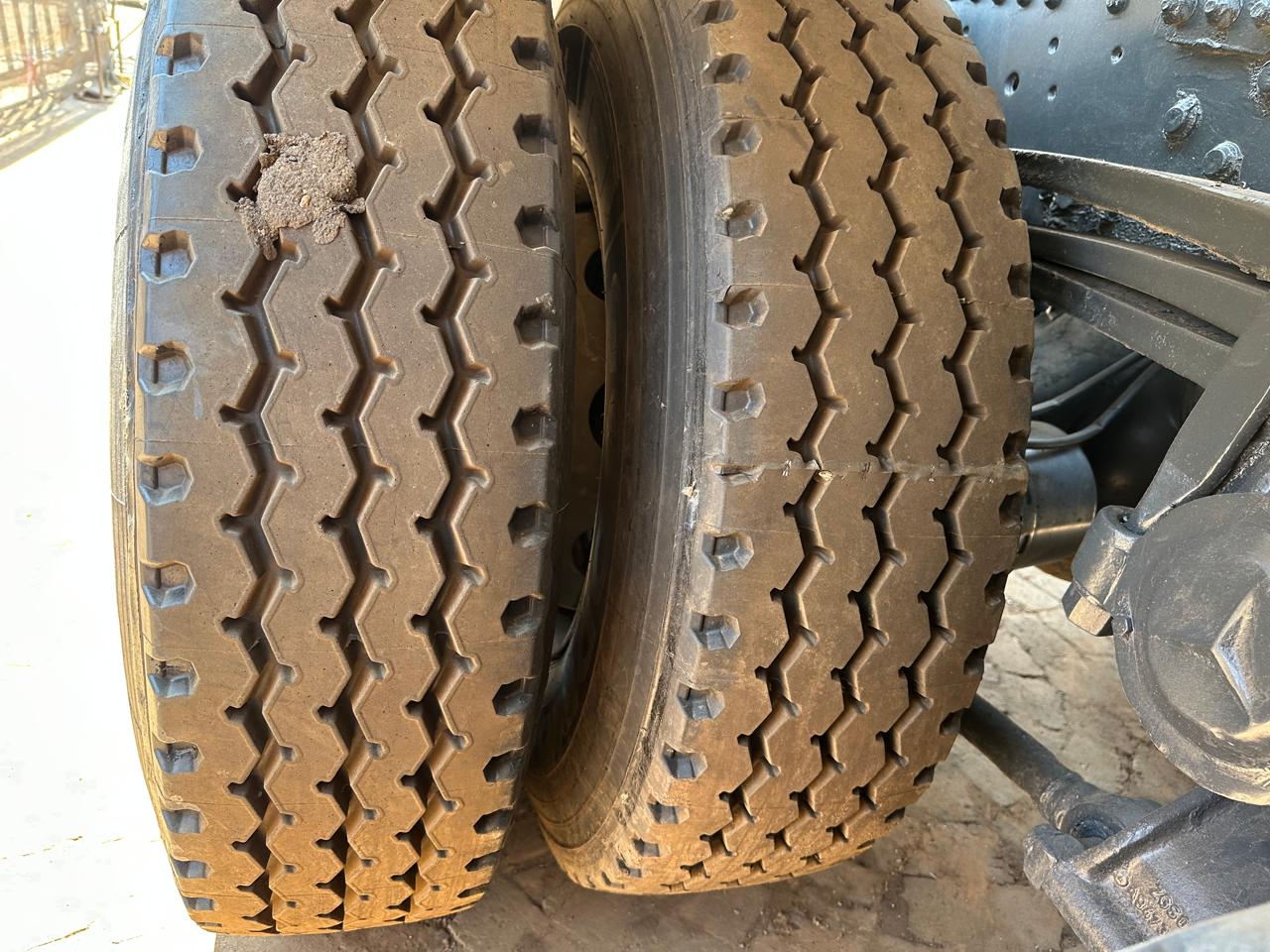 Mercedes Benz Axor 3535 8x4 8 cube cement mixer