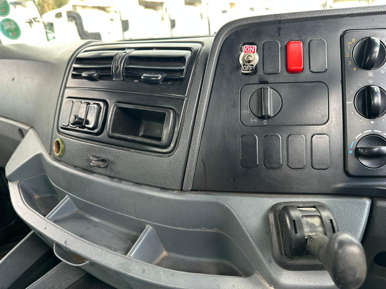 Mercedes Benz Axor 3535 8x4 8 cube cement mixer