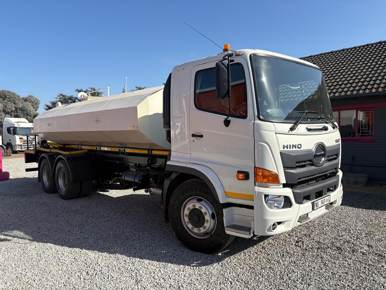 2020 Hino 500 2829