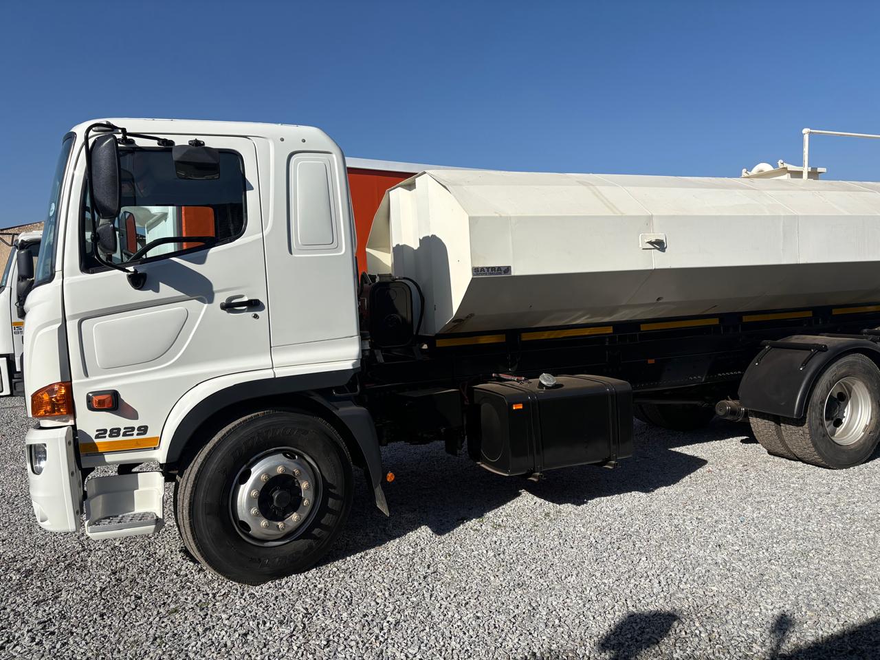 Hino 500 2829